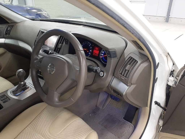 NISSAN SKYLINE 2009