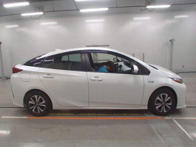 TOYOTA PRIUS PHV 2020