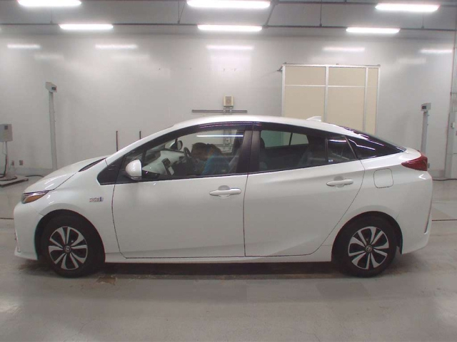 TOYOTA PRIUS PHV 2020
