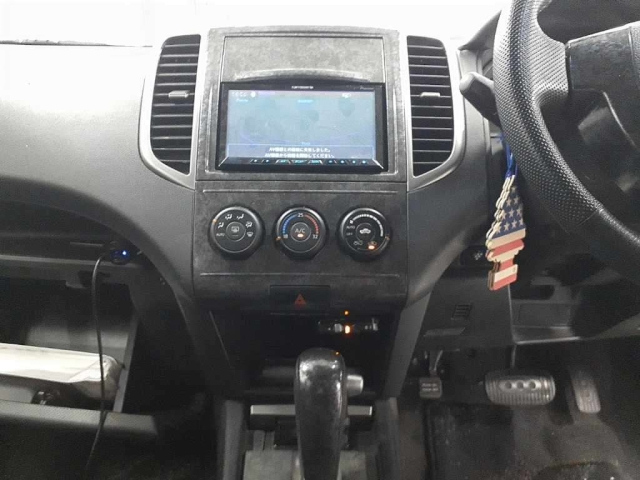NISSAN WINGROAD 2010