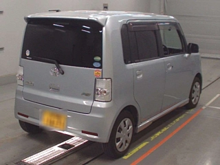 TOYOTA PIXIS SPACE 2013