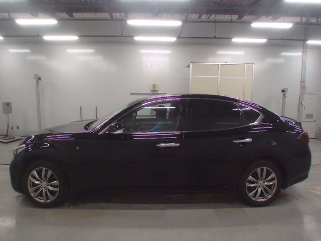NISSAN FUGA 2016