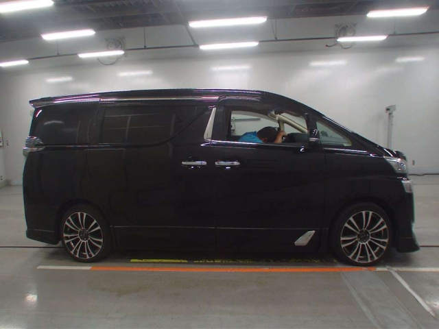 TOYOTA VELLFIRE 2020