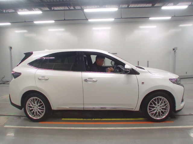 TOYOTA HARRIER 2018