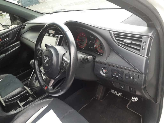TOYOTA HARRIER 2018