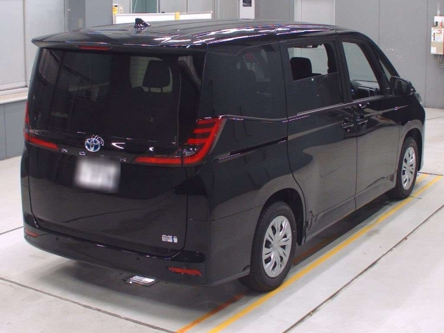 TOYOTA NOAH 2025