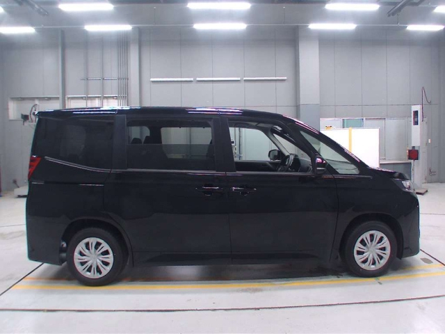 TOYOTA NOAH 2025
