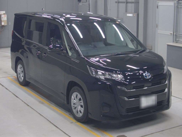 TOYOTA NOAH 2025