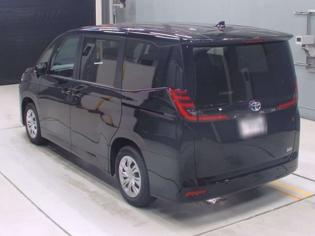 TOYOTA NOAH 2025