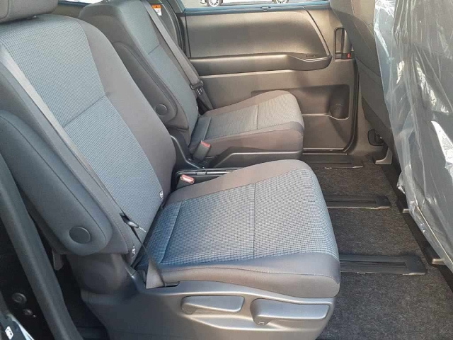 TOYOTA NOAH 2025