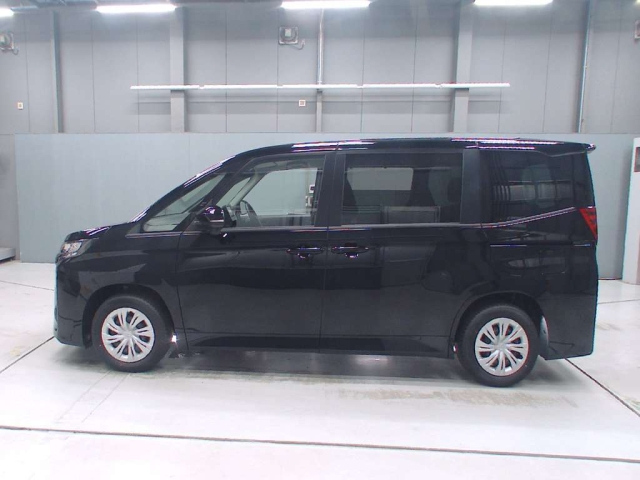 TOYOTA NOAH 2025