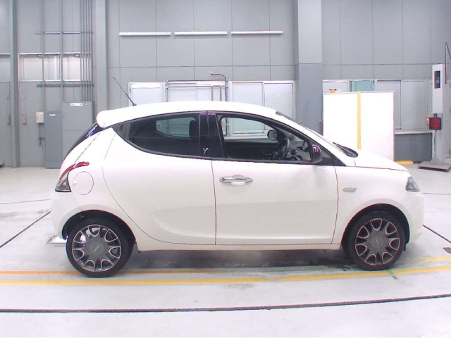 CHRYSLER YPSILON 2013
