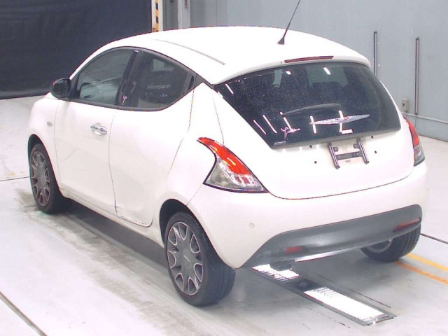 CHRYSLER YPSILON 2013