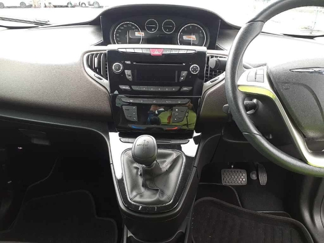 CHRYSLER YPSILON 2013
