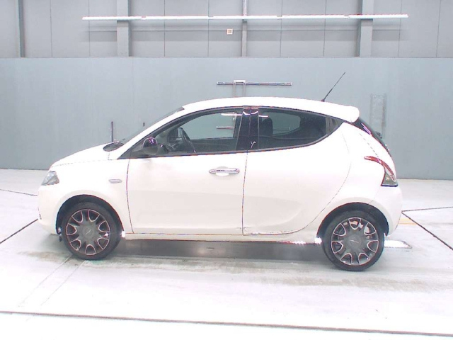 CHRYSLER YPSILON 2013