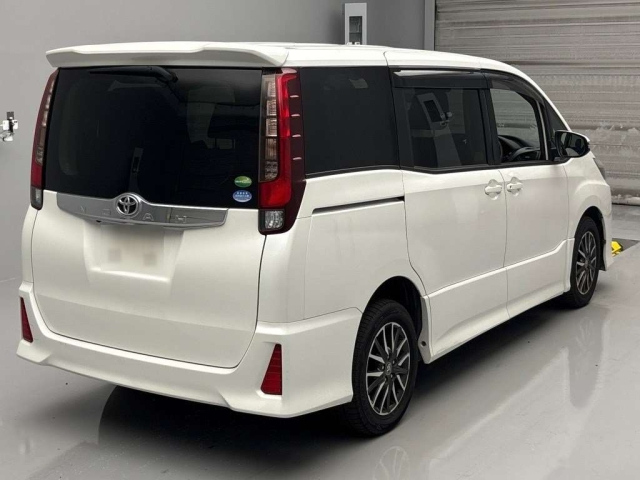 TOYOTA NOAH 2015