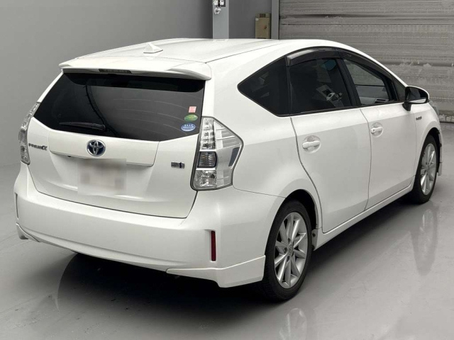TOYOTA PRIUS ALPHA 2012