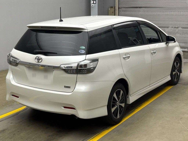TOYOTA WISH 2016