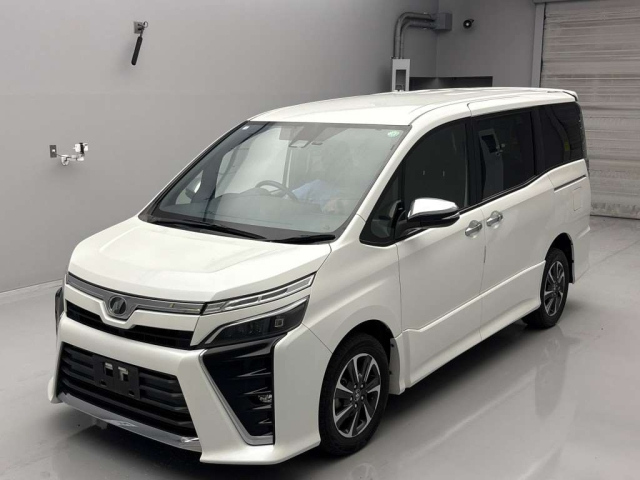 TOYOTA VOXY 2018