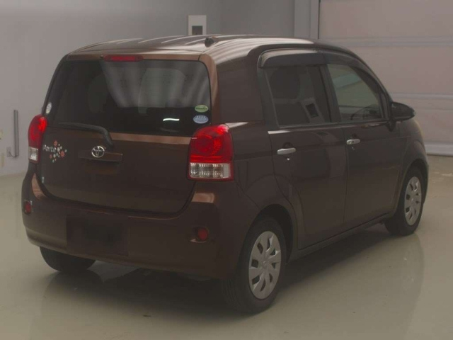 TOYOTA PORTE 2013