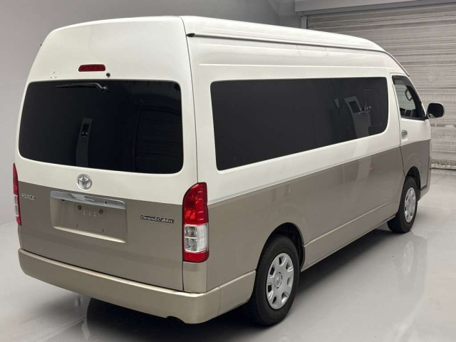 TOYOTA HIACE 2016