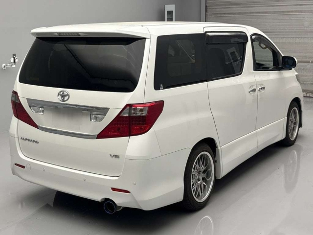 TOYOTA ALPHARD 2011