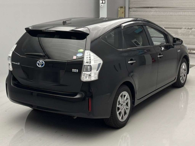 TOYOTA PRIUS ALPHA 2014