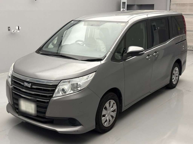 TOYOTA NOAH 2016
