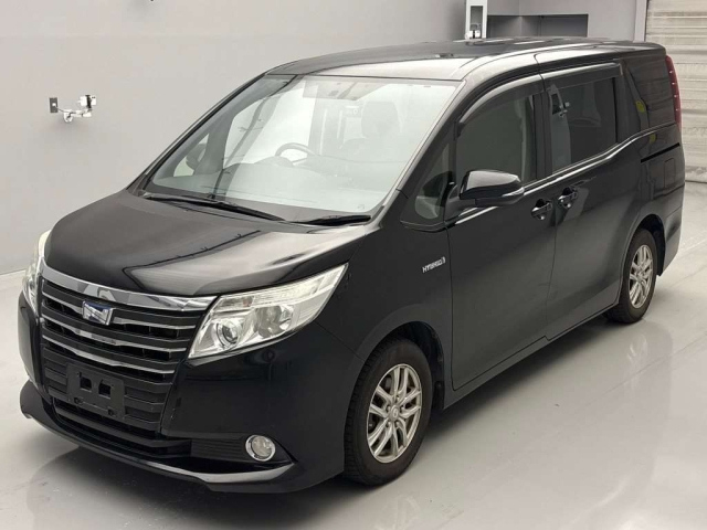 TOYOTA NOAH 2015