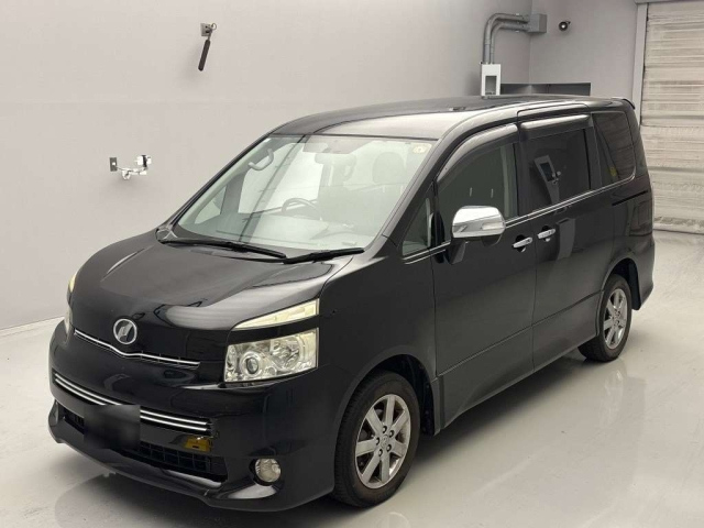 TOYOTA VOXY 2009