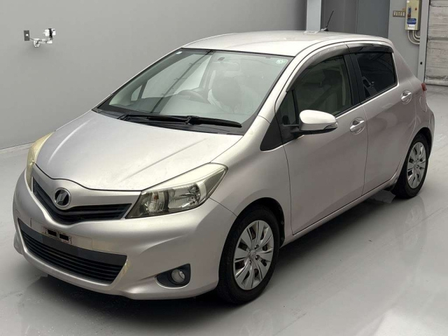 TOYOTA VITZ 2011