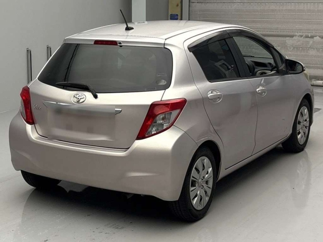 TOYOTA VITZ 2011