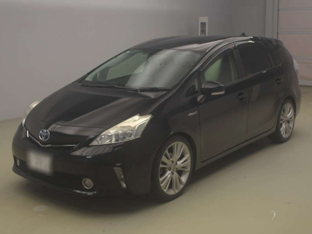 TOYOTA PRIUS ALPHA 2013