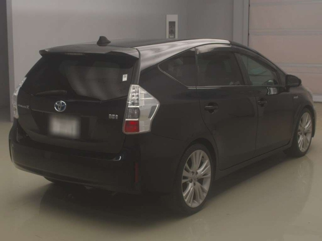 TOYOTA PRIUS ALPHA 2013