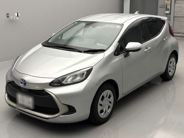TOYOTA AQUA 2025