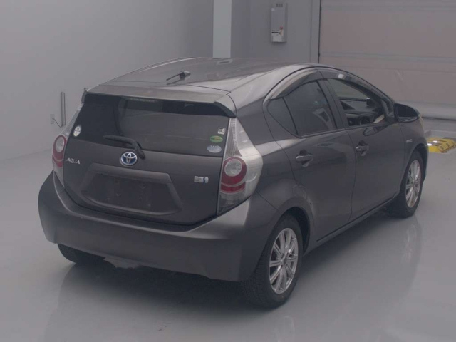 TOYOTA AQUA 2012