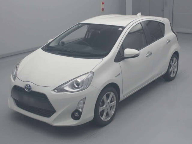 TOYOTA AQUA 2016