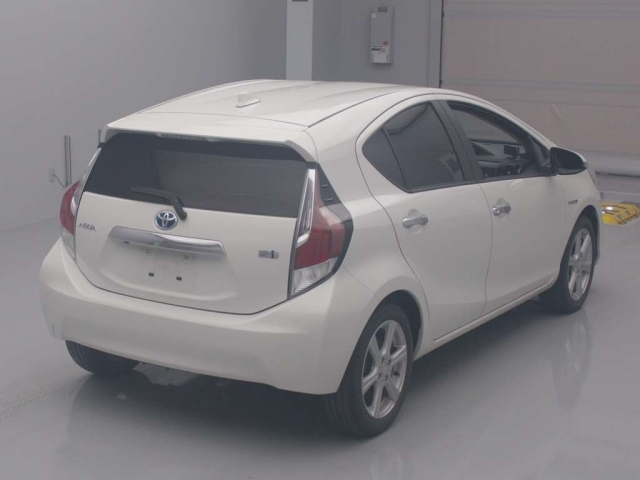 TOYOTA AQUA 2016