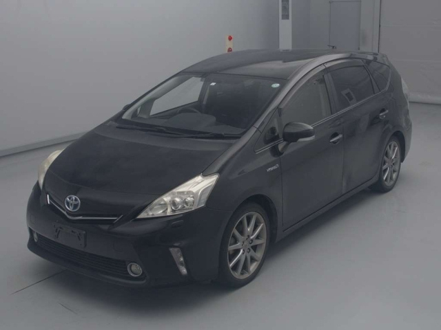 TOYOTA PRIUS ALPHA 2013
