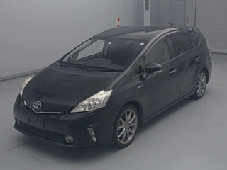 TOYOTA PRIUS ALPHA 2013