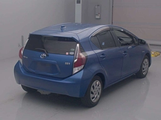 TOYOTA AQUA 2015
