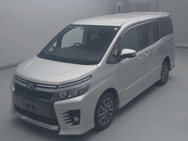 TOYOTA VOXY 2014