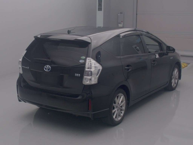TOYOTA PRIUS ALPHA 2014