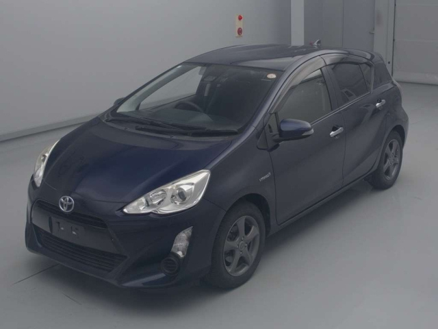 TOYOTA AQUA 2017
