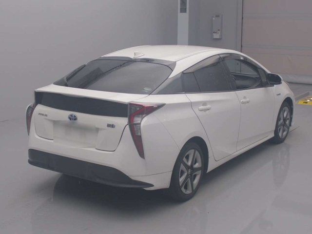 TOYOTA PRIUS 2016