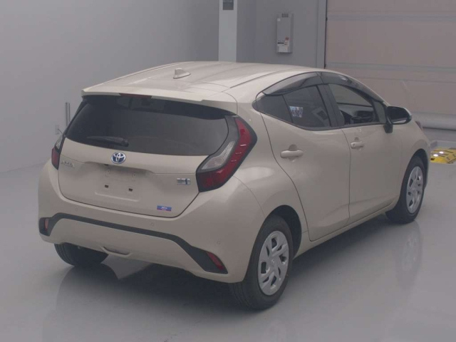 TOYOTA AQUA 2022