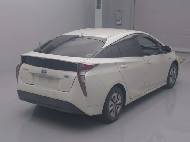 TOYOTA PRIUS 2016