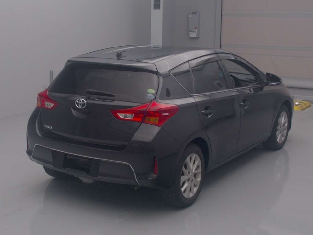 TOYOTA AURIS 2015