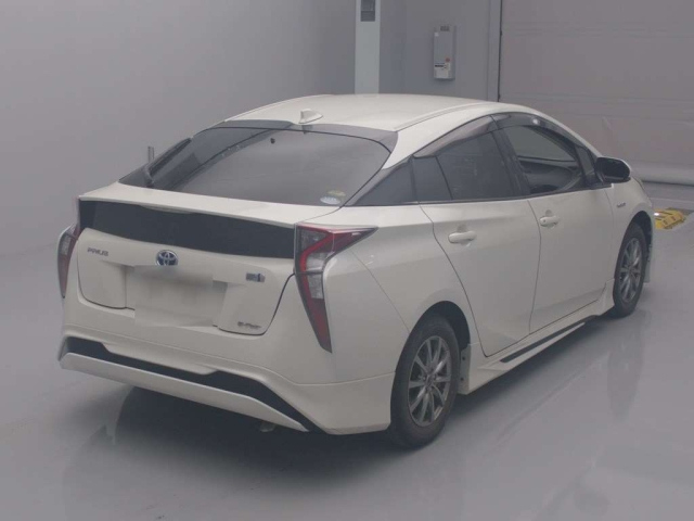 TOYOTA PRIUS 2017