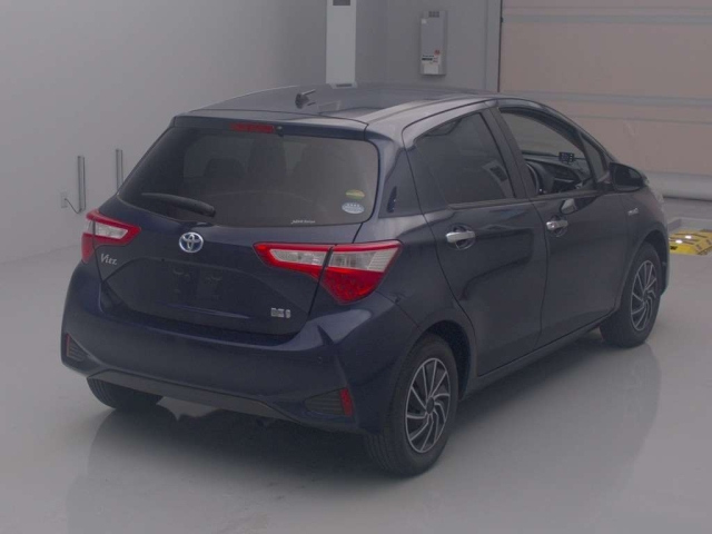 TOYOTA VITZ 2018